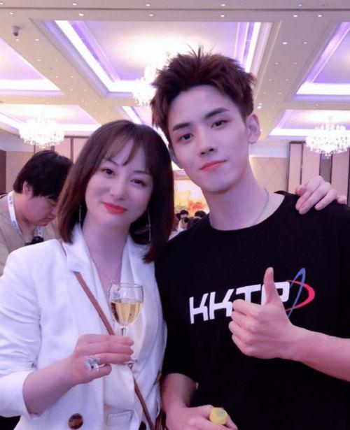 娱乐吃瓜美女被吐槽,吃瓜美女遭遇吐槽风波  第3张